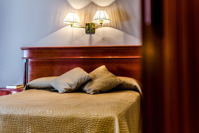 Imagen de la habitación del Hotel Sacromonte. Foto 11