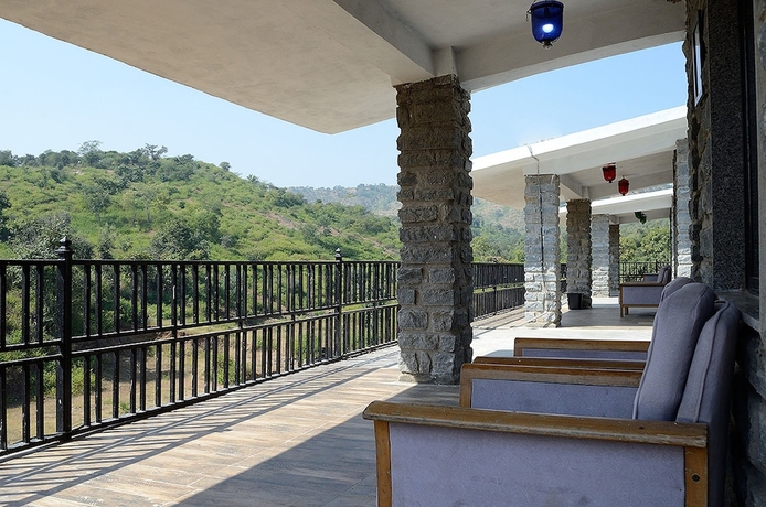 Imagen de la habitación del Hotel Sadanira Resort. Foto 16