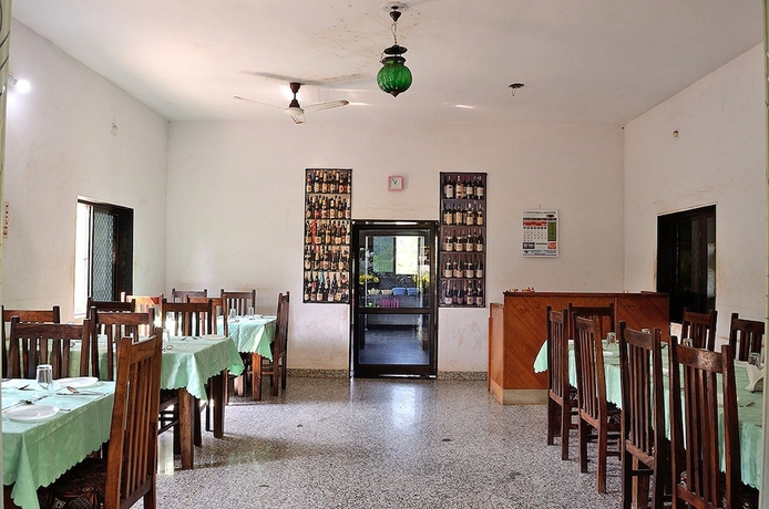 Imagen del bar/restaurante del Hotel Sadanira Resort. Foto 3