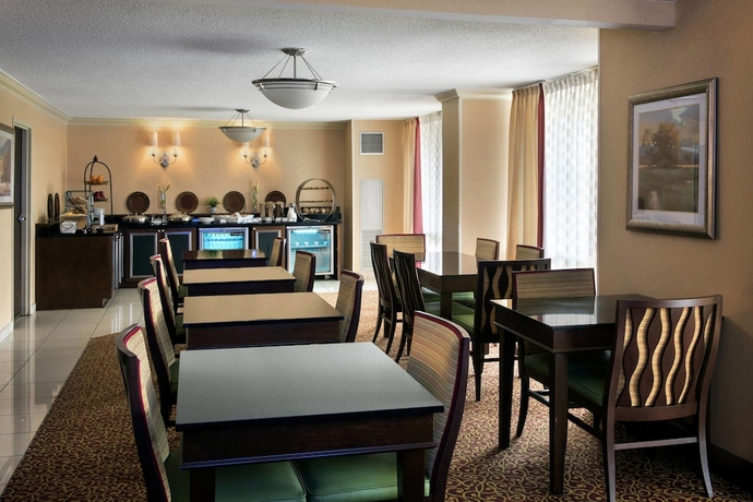 Imagen del bar/restaurante del Hotel Saddle Brook Marriott. Foto 4