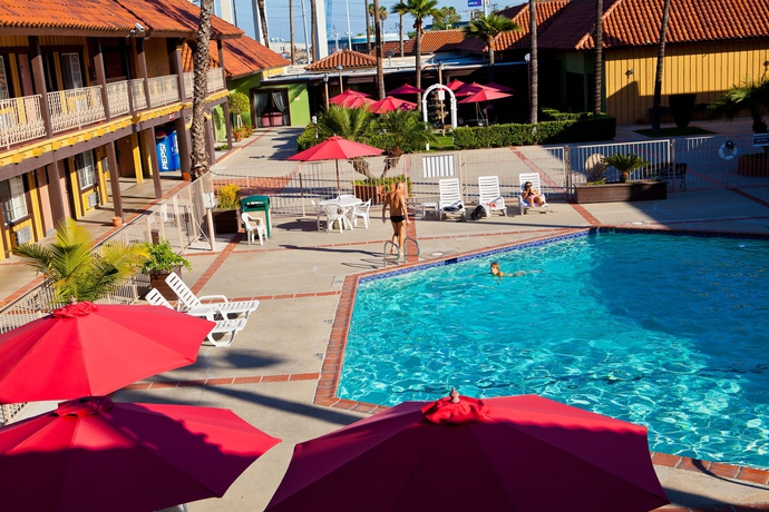 Imagen de la piscina del Hotel Saddleback Los Angeles - Norwalk. Foto 11