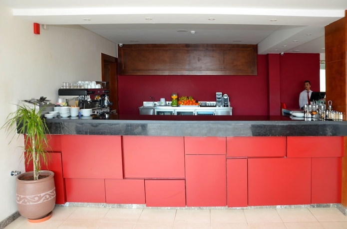 Imagen del bar/restaurante del Hotel Safar Budget. Foto 2