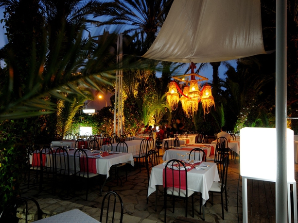 Imagen del bar/restaurante del Hotel Safari, Gandía. Foto 5