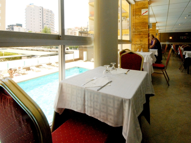 Imagen del bar/restaurante del Hotel Safari, Gandía. Foto 6