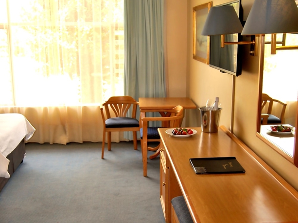 Imagen de la habitación del Hotel Safari Lodge & Convention Centre. Foto 9