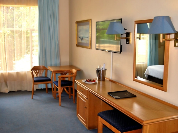 Imagen de la habitación del Hotel Safari Lodge & Convention Centre. Foto 15