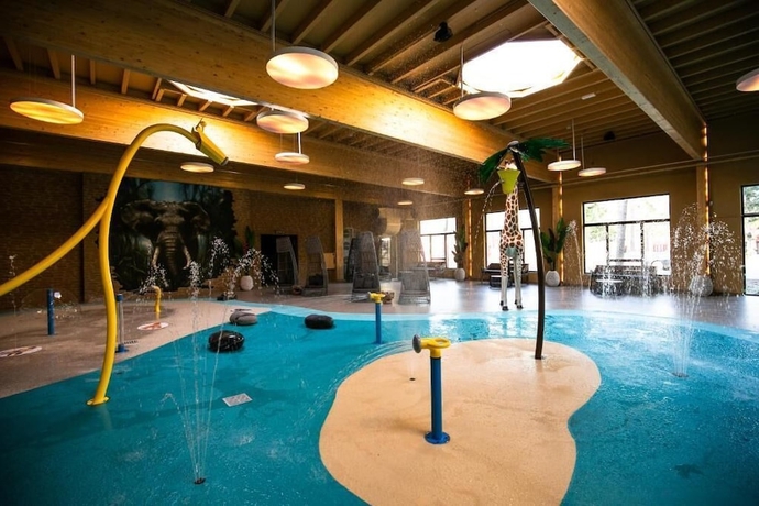 Imagen de la piscina del Hotel Safari Resort Beekse Bergen. Foto 19