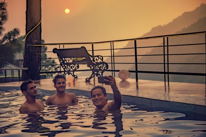 Imagen de la piscina del Hotel Safarmaina Resort. Foto 17