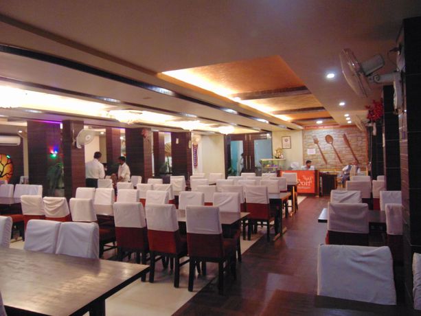Imagen del bar/restaurante del Hotel Saffron, Benar&eacute;s. Foto 4