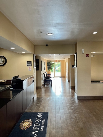 Imagen de los interiores del Hotel Saffron Inn and Suites. Foto 18