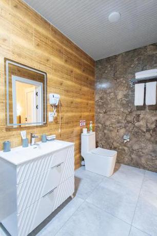 Imagen de la habitación del Hotel Safir. Foto 19