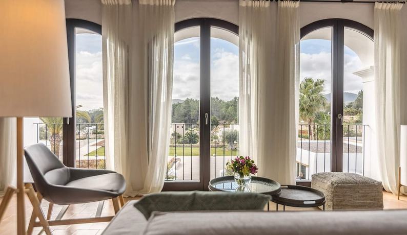 Imagen de la habitación del Hotel Safragell Ibiza Suites and Spa. Foto 9