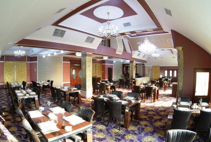 Imagen del bar/restaurante del Hotel Safran. Foto 2