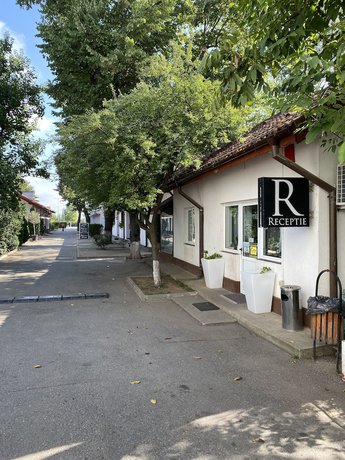 Imagen de los exteriores del Hotel Saftica. Foto 19