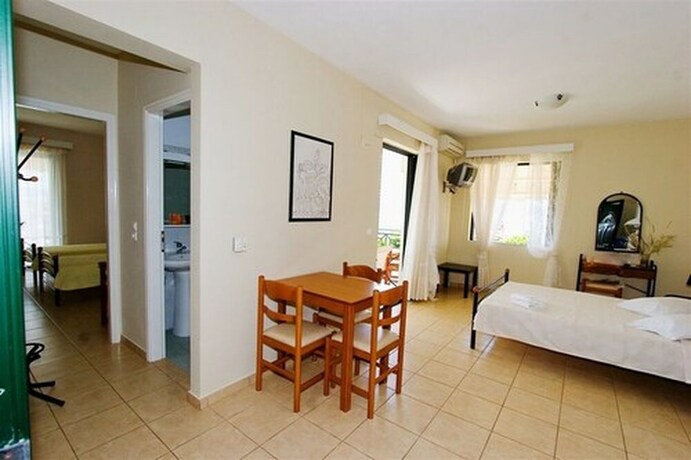 Imagen de la habitación del Hotel Sagini. Foto 33