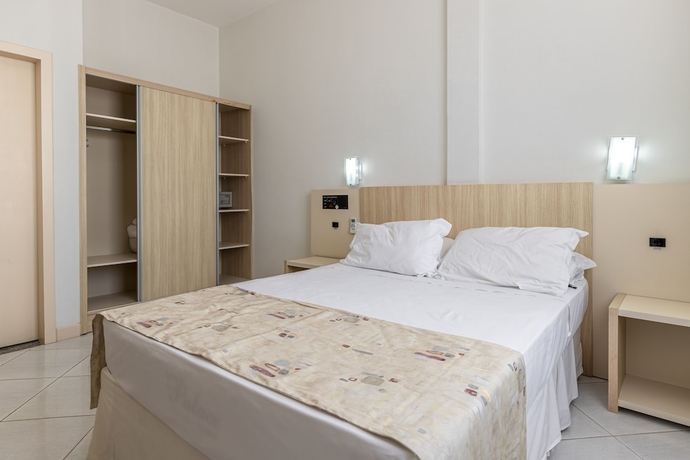 Imagen de la habitación del Hotel Sagres Praia. Foto 13