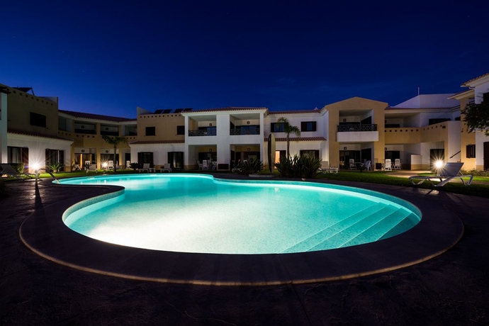 Imagen de la piscina del Hotel Sagres Time Apartamentos. Foto 4