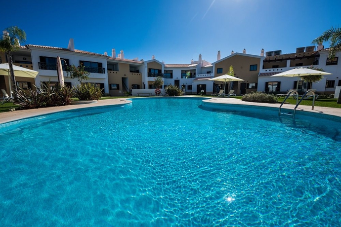 Imagen de la piscina del Hotel Sagres Time Apartamentos. Foto 5