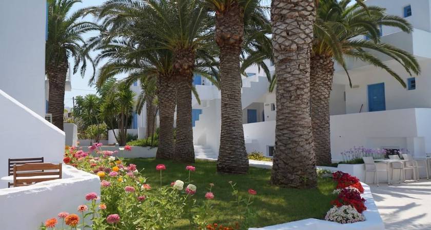 Imagen de los exteriores del Hotel Sagterra. Foto 15