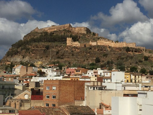 Imagen de los exteriores del Hotel Sagunto. Foto 15