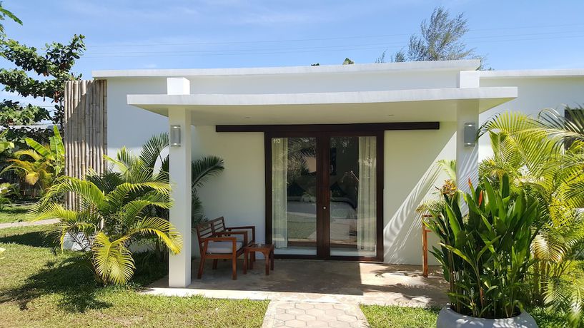 Imagen de la habitación del Hotel Sahaa Beach Resort. Foto 7