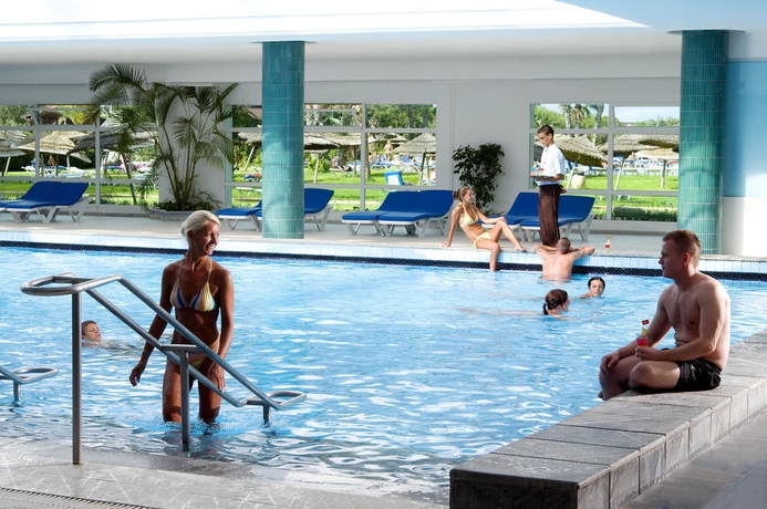 Imagen de la piscina del Hotel Sahara Beach Aquapark. Foto 16