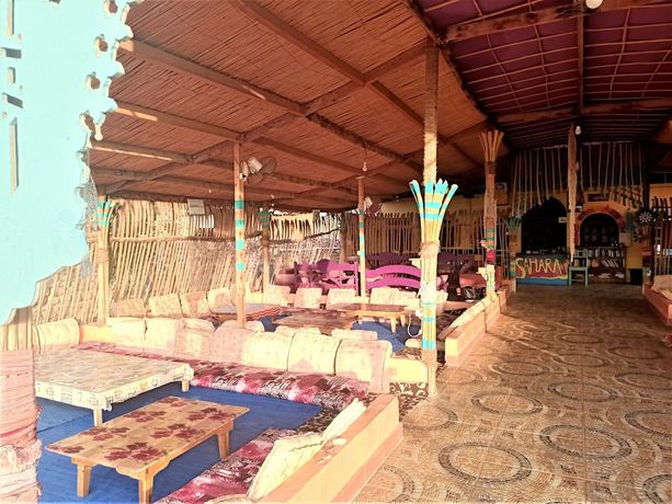 Imagen del bar/restaurante del Hotel Sahara Beach Camp Ras Shetan. Foto 8