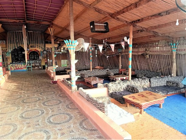 Imagen del bar/restaurante del Hotel Sahara Beach Camp Ras Shetan. Foto 10
