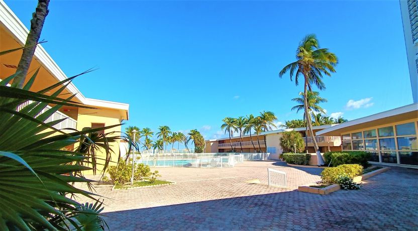 Imagen de la habitación del Hotel Sahara Beach Club. Foto 6