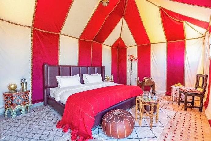 Imagen de la habitación del Hotel Sahara Magic Luxury Camp. Foto 7