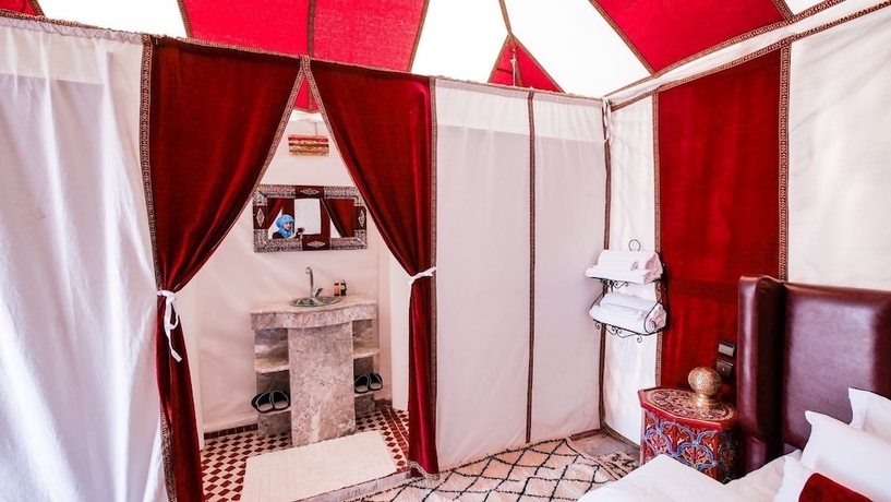 Imagen de la habitación del Hotel Sahara Magic Luxury Camp. Foto 13