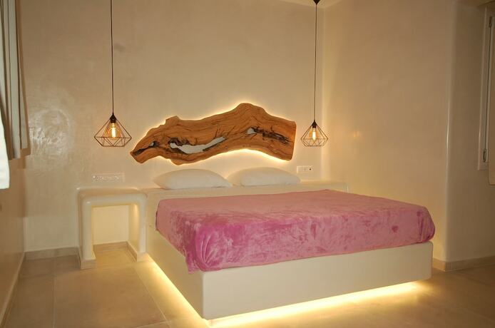Imagen de la habitación del Hotel Sahas Suites. Foto 14