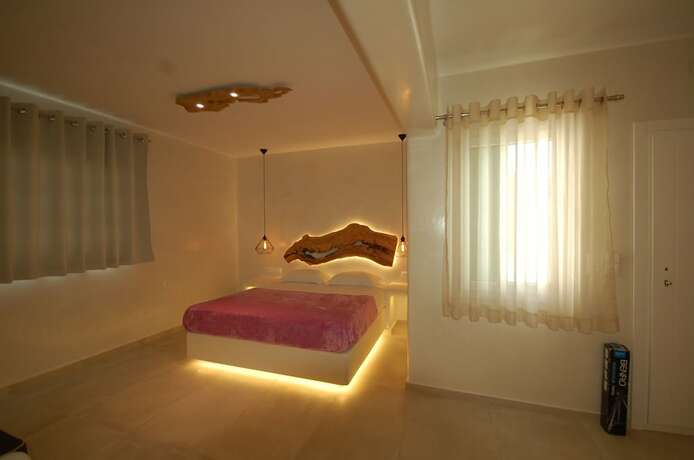 Imagen de la habitación del Hotel Sahas Suites. Foto 15
