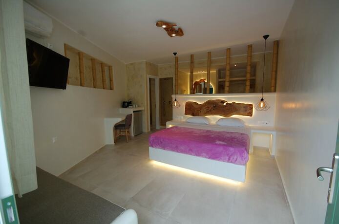 Imagen de la habitación del Hotel Sahas Suites. Foto 16