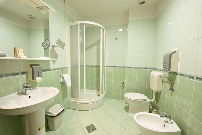 Imagen de la habitación del Hotel Sahat. Foto 11