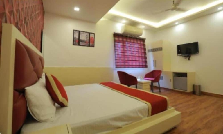 Imagen de la habitación del Hotel Sahibs Red Carpet. Foto 6