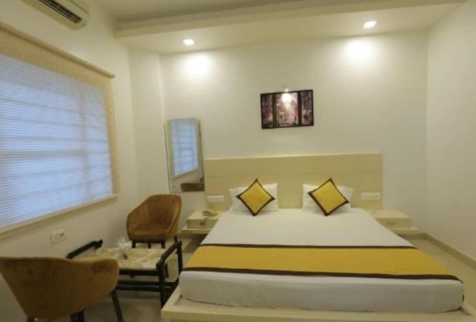 Imagen de la habitación del Hotel Sahibs Red Carpet. Foto 9