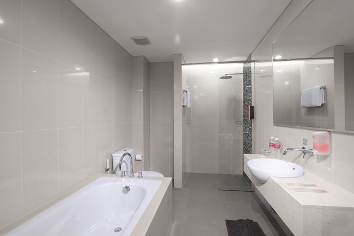 Imagen de la habitación del Hotel Sahid Bandara Soekarno Hatta. Foto 4