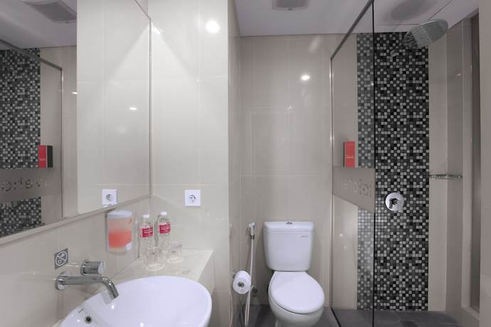 Imagen de la habitación del Hotel Sahid Bandara Soekarno Hatta. Foto 17