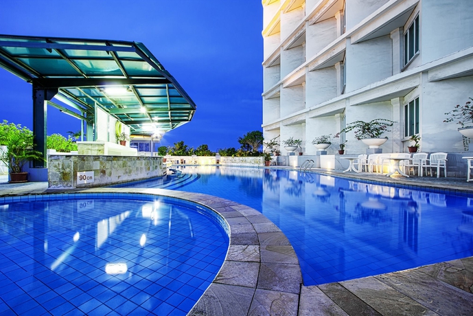 Imagen de la piscina del Hotel Sahid Jaya Makassar City Centre. Foto 8