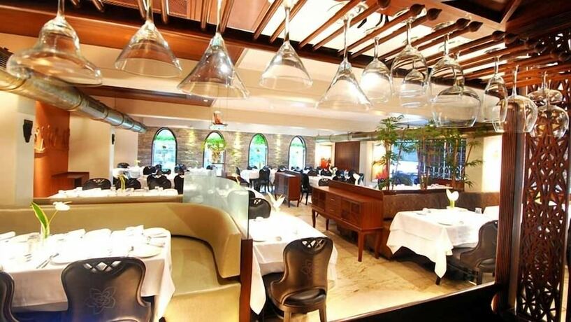 Imagen del bar/restaurante del Hotel Sai Palace. Foto 11