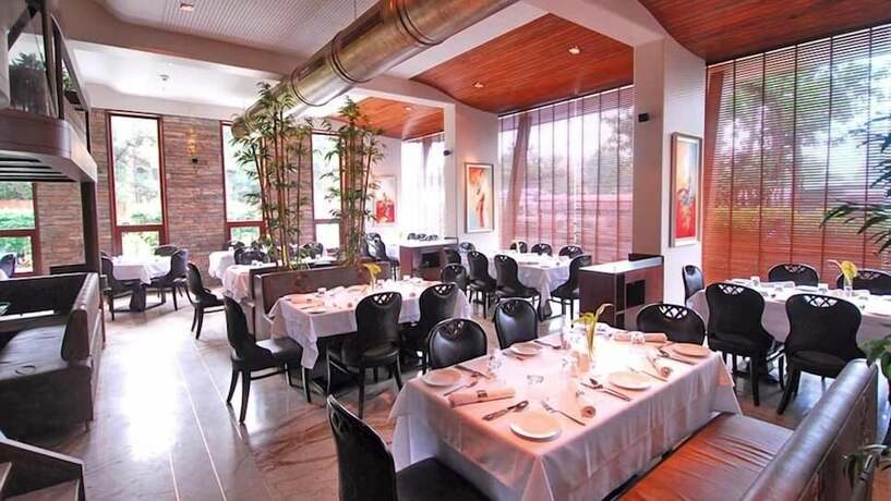 Imagen del bar/restaurante del Hotel Sai Palace. Foto 13