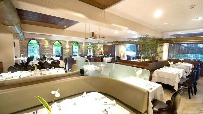 Imagen del bar/restaurante del Hotel Sai Palace. Foto 14