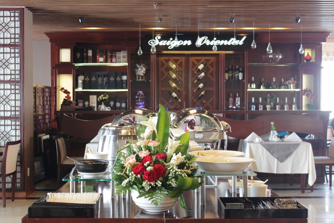 Imagen del bar/restaurante del Hotel Saigon. Foto 2