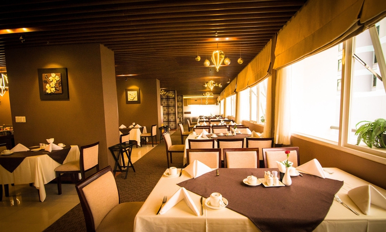 Imagen del bar/restaurante del Hotel Saigon. Foto 6