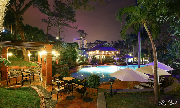 Imagen de la piscina del Hotel Saigon Halong. Foto 15