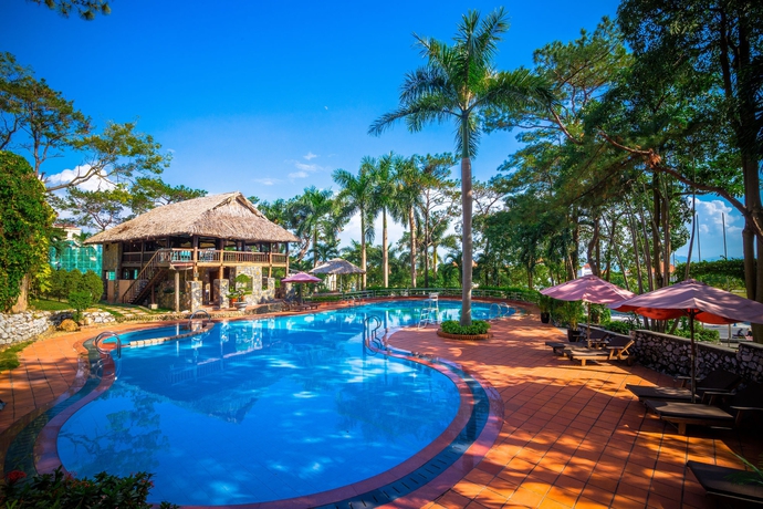 Imagen de la piscina del Hotel Saigon Halong. Foto 16