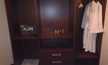 Imagen de la habitación del Hotel Saigon Phu Yen. Foto 3