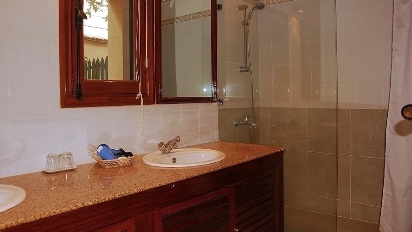 Imagen de la habitación del Hotel Saigon Village. Foto 16