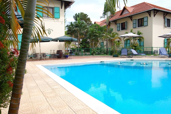 Imagen de la piscina del Hotel Saigon Village. Foto 19